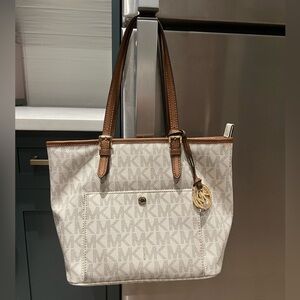 Michael Kors Jet Set Signature Snap-Pocket Tote Vanilla/Caramel/Gold